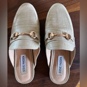 Steve Madden Kandi slip on loafer in taupe-crocodile